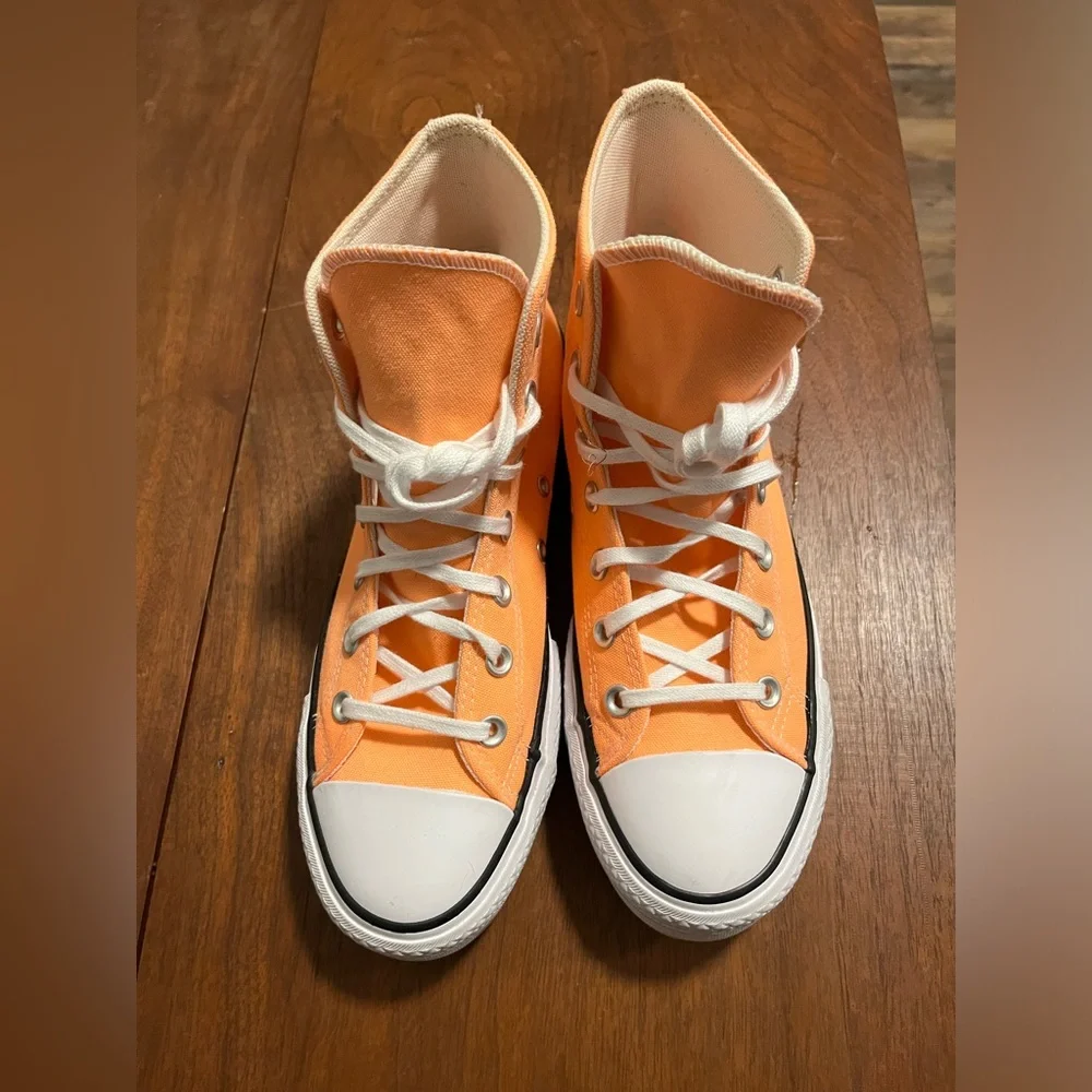 Converse High Tops Platform - Peach Beam - Size 8 - NWOB
